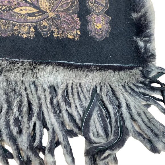 CPG Reversible Paisley to Black Wool Scarf with Rabbit Fur Trim Accent - Picture 8 of 9